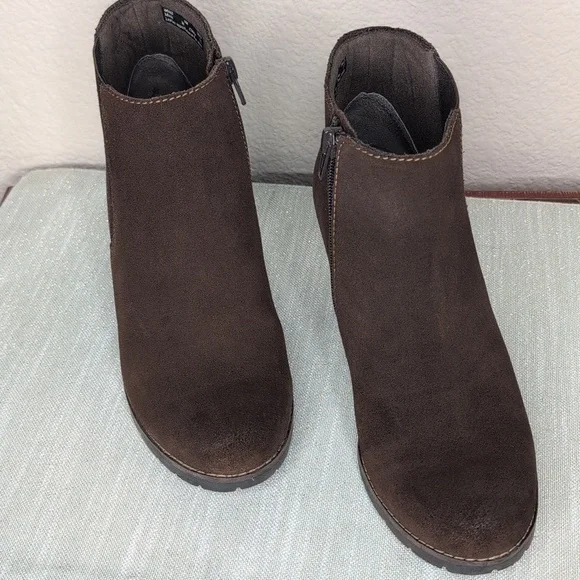 Clarks Pause Camila Ankle Boot - Picture 2 of 8